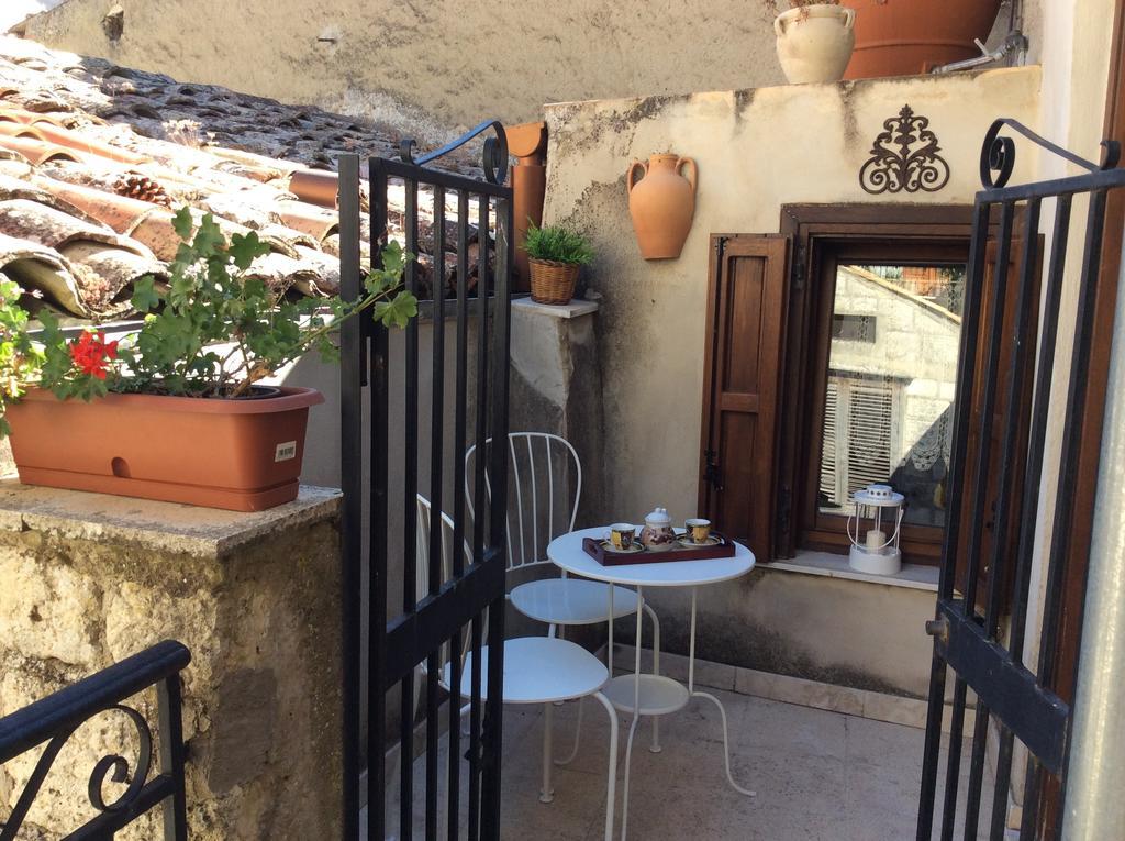 La Casa Del Pittore Di Petralia Petralia Soprana Δωμάτιο φωτογραφία